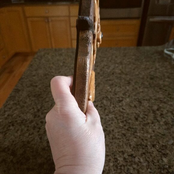 Beautiful wood hand carved bear / tree wall hanging - Picture 3 of 5